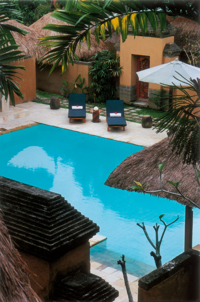 ヴィラは全て独立していて夜は虫の声しか聞こえませんでした。結局ホテルのプールには入らず仕舞いで（それどころか海もダイビングのみ（￣□￣；））今度バリに来た時は一日はホテルから出ずにゆっくり過ごします！！（誓い）