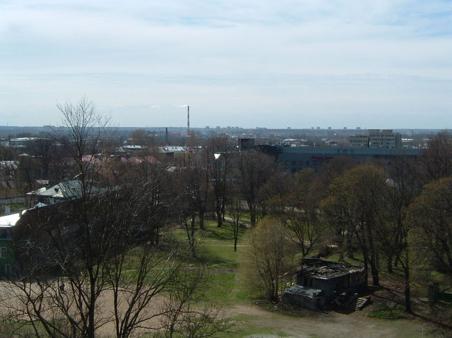 東側のビルが立ち並ぶ新市街や旧市街ではなく、駅や工場が広がる西側の市街の写真を撮ってみました。<br />やはり少し殺風景である事は否めませんが、それもまた発展途中の都市の一部としていいかと思いました。
