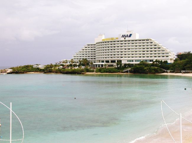 今回宿泊したのは『万座ビーチホテル』　目の前のビーチも綺麗でホテルも最高に良かったです。