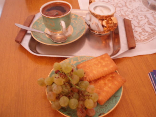 うぇるかむカフェ＆お菓子をいただく。おばあちゃん絶賛のバルコニー付き部屋もまずまず。<br />２日間滞在。