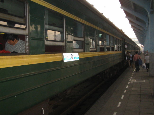 張家口行き各駅停車に乗り込みます。200キロを5時間以上かけてのんびり走ります。