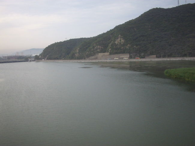 出発してから一時間ほど。左側に永定河という川が寄り添ってきました。