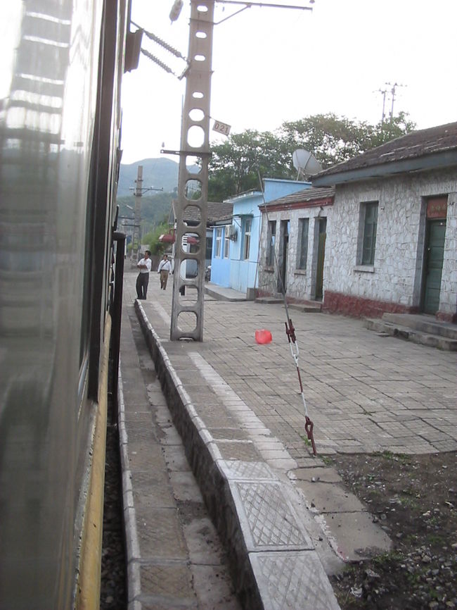 小さな駅にもひとつひとつ律儀に止まります。