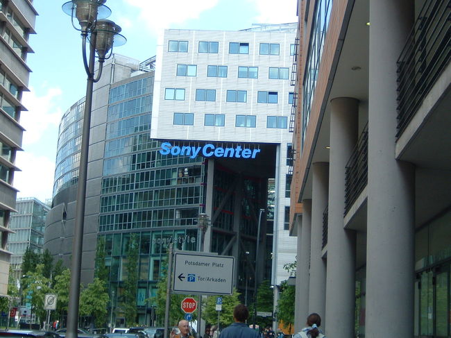 今度はポツダマープラッツを中心に歩いて見ました。<br />ソニーセンター。