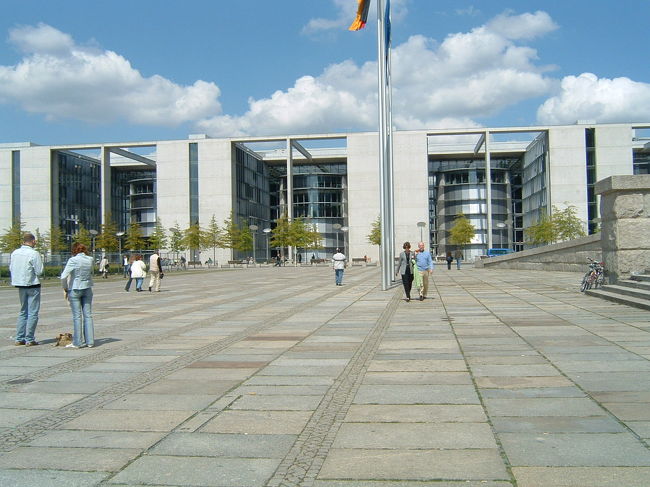 国会議事堂の前も広場になっています。