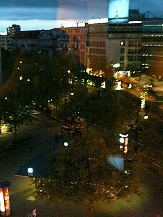 ホテルの窓から見たクーダム。