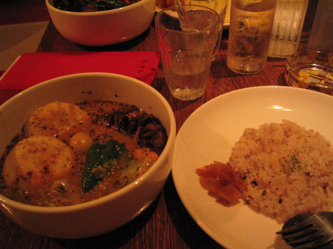 夕食はホテルのコンシェルジュさんに<br />紹介していただいたスープカリーのお店<br />『Ｃoo　Ｄoo』さんへ。<br />辛さのレベルがあるので好みの辛さでいただけます。<br />辛いのが苦手な我々夫婦は辛さレベル０。<br />あまり辛いとは思いませんでしたが、<br />汗かいちゃいました。