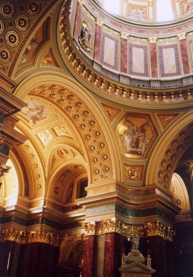 聖イシュトヴァーン大聖堂。絢爛豪華の一言。彫刻、絵画、何をとっても素晴らしかったです。