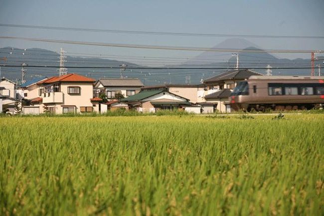 ロマンスカー３００００系(EXE)<br /><br />こちらも富士山が写っています。