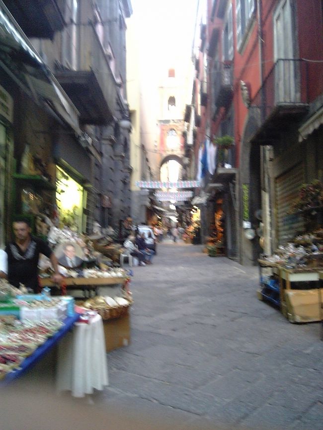 ホテル到着後、街を散策。<br />常にガヤガヤしていて、とっても活気がある。