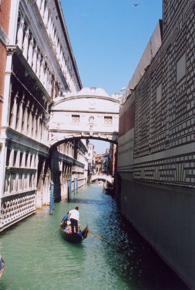 Ponte dei Sospiri<br />この有名な橋にコメントは不要でしょう。