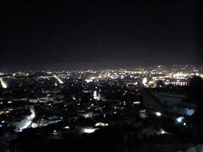 ナポリの夜景。<br />写真がうまく撮れなかったけど、実物はこれの何倍も綺麗です．