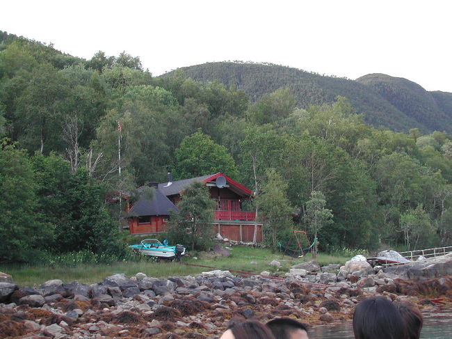 こんな大自然の中に家があったんだよ〜！<br />自給自足なんだろうなぁ。すごい。