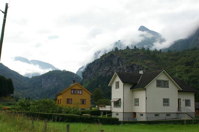 Flamの町並み。町とは言っても村みたいな感じです。色とりどりの家がかわいいし、それぞれのお庭もきちんときれいにしてあって感動。
