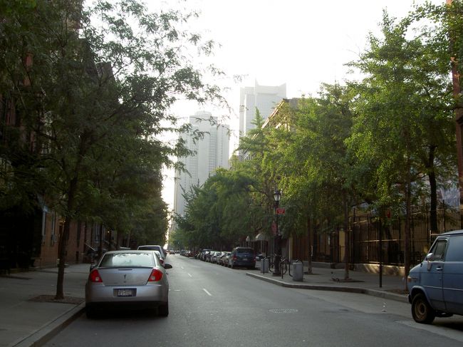 〜さくら亭のある通り〜<br />今回宿泊でお世話になった「さくら亭」さんがある通りです。<br />ブロードウェイまで徒歩５分という好立地にあり、女２人で１１時くらいまで出歩いて帰ってきても問題ありませんでした。<br /><br />お値段もリーズナブルで、日本人スタッフということもあり、安心して宿泊できました。