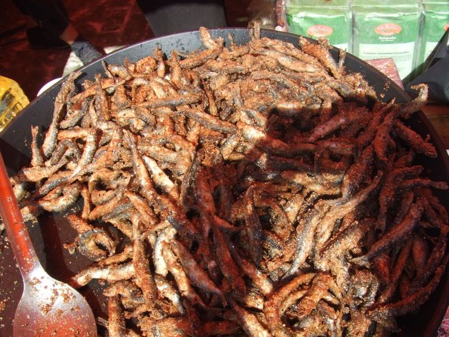 魚の山っ！<br />silakka（ニシン）だと思う。