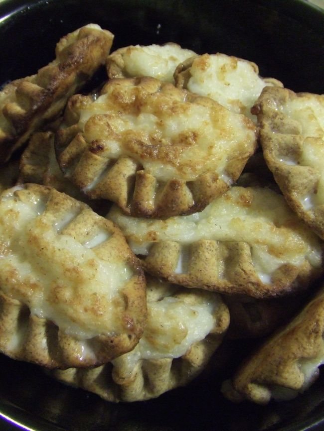 karjalan piirakka<br />オリバーの彼女、マリカが作ってくれた。<br />ライ麦の皮に米のプディングを詰めたもの。