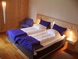 ベッドはクイーンサイズ。<br />２つあるように見えますがクイーンサイズのベッドです。