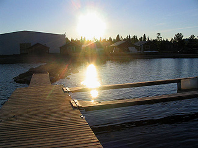 夜中の3時半、眠れないので川へ行く。<br />白夜はおそろしい。