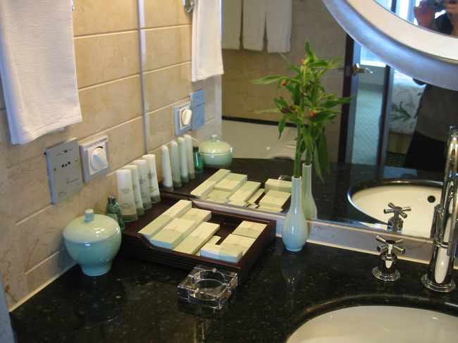 バスルームはバスソルトがあったりして充実☆<br />とってもキレイでステキーー！！<br />完璧なバスルームです。<br />シャワールームも別にあります。