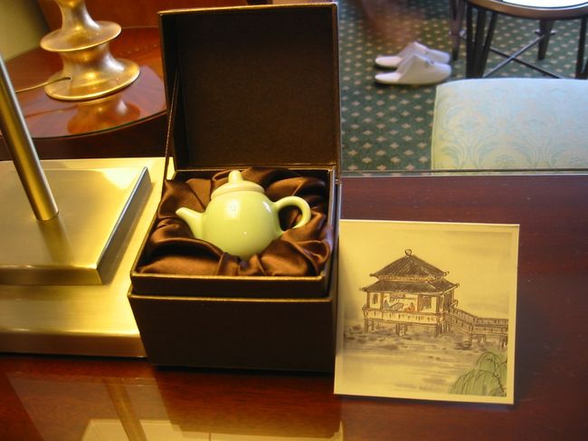 プレゼントのミニ急須。<br />箱もしっかりしててハイセンスでかっこいい。