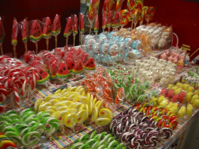 デパートの中の飴売り場。<br />どらえもんの飴がありました。