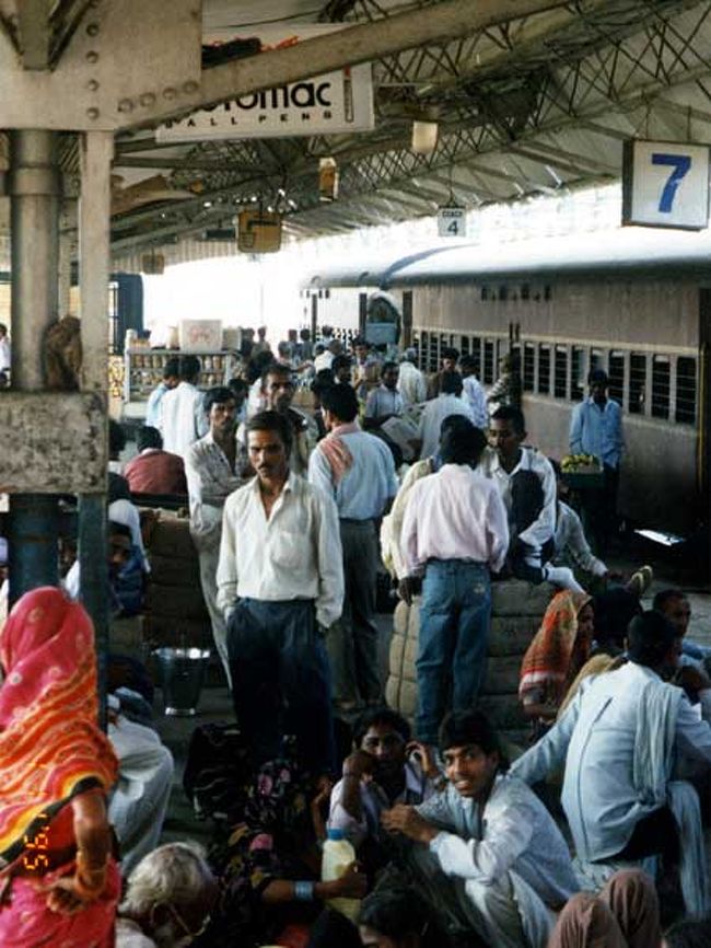 駅のホーム カルカッタ
