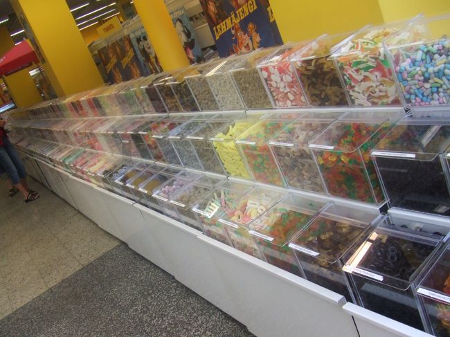 Day 53/オウル（フィンランド）<br />●コルムを駅まで送って、オリバーの彼女マリカ（フィンランド人）の買い物に付き添う。(8/10)<br /><br />Day 54/オウル（フィンランド）<br />●生まれて初めて一人で犬の散歩に行く。アラはいい子。(8/11)<br /><br />フィンランド人甘いもの大好き。