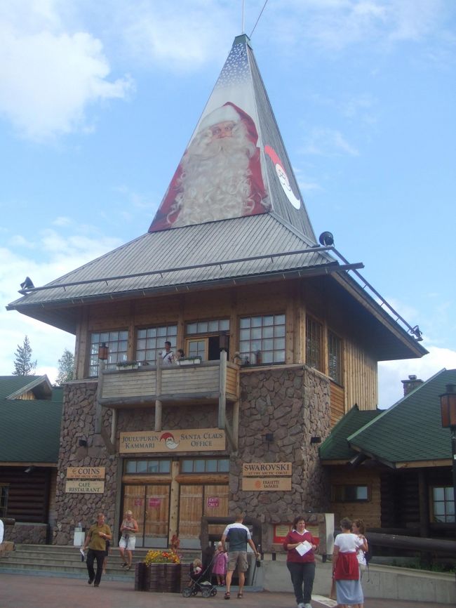 Day 55/ロバニエミ（フィンランド）<br />●ラップランド！北極圏！！サンタクロース村は行ったが、サンタクロースには会わず。10ユーロで一緒に写真、なんて夢ないよな。ただでも多分撮らなかったけど。(8/12)<br /><br />サンタはこの中にいるらしい。