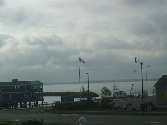 遊覧船とかがあったら楽しいでしょうが、<br />ツーリストインフォメーションに聞いたら<br />「ないんだよ」ですって〜。残念。<br />