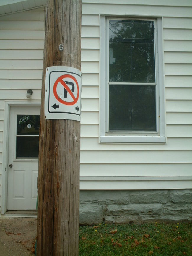 コンクリート製の電柱だと、寒さでヒビが入るので<br />木製なんだって。<br />