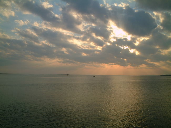 果てには灯台。