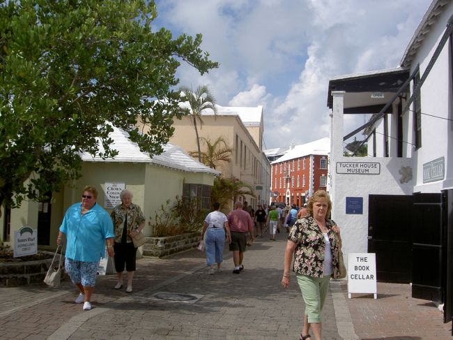 〜セント・ジョージの街並み〜<br />ハミルトンに比べ、観光地といった雰囲気でした。<br />