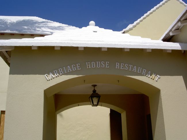 〜ランチ場所〜<br />近くには船着場があり、ロンドンからきた客船が二艘停泊していました。<br />外で食べることもでき、きれいな海を眺めながらご飯を楽しむことができます。