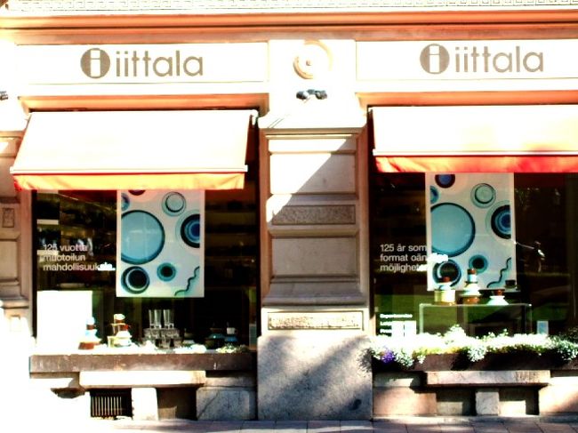 　続いてイッタラ。<br />　ショーウインドーのディスプレーにもうっとり。<br />　なんていうか、ガラスの青や緑の色が、日本とは違うというか。。