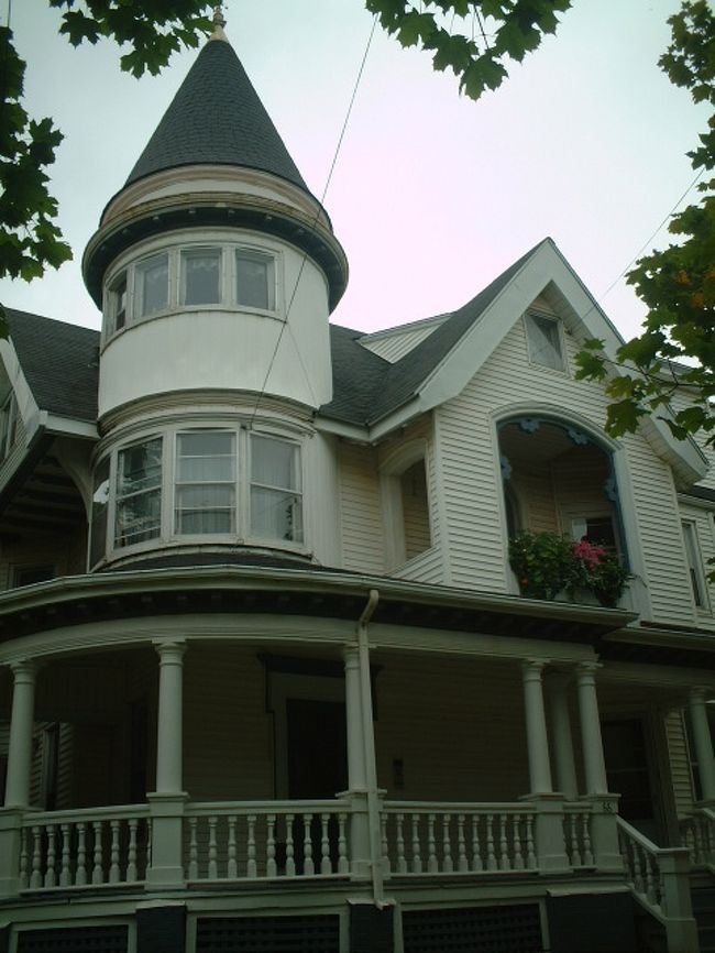 アンが婚約時代に住んでいたという銀柳荘。<br />人が住んでいるので中には入れません。<br />