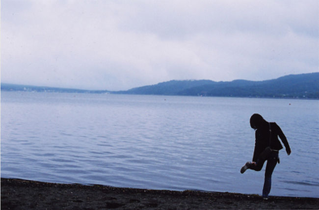 朝もやの山中湖。太陽も富士山も見えず。