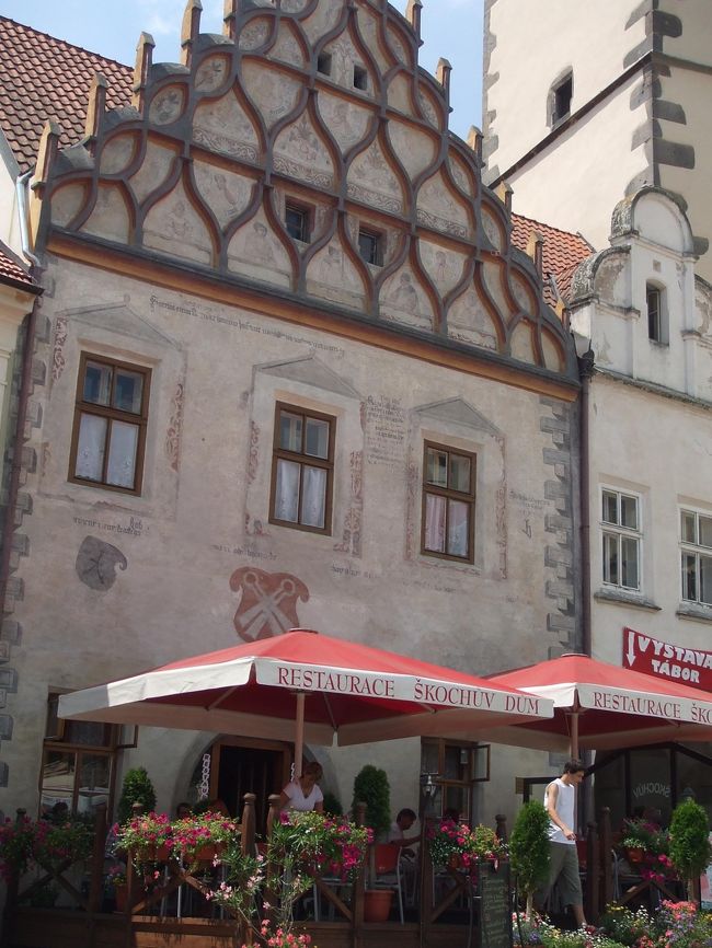 ごはんを食べたのは広場にあるレストラン。