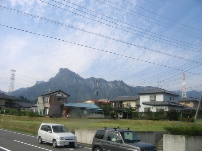 高崎からは信越本線で横川を目指します。左方向に妙義山がきれいに見えました。