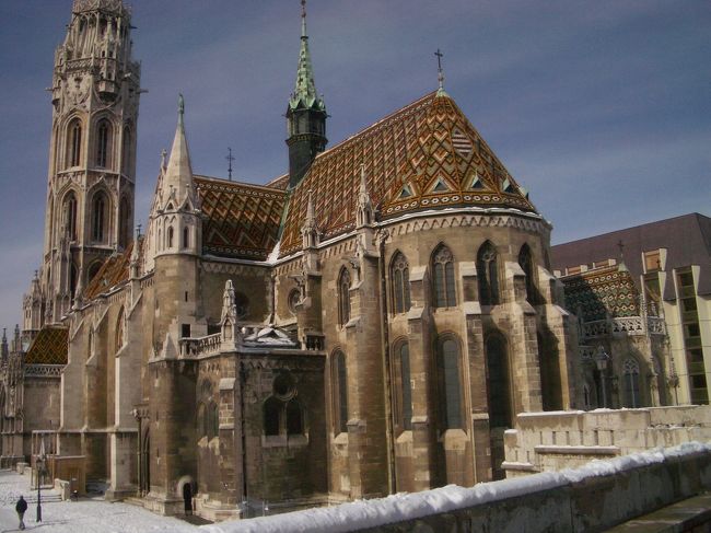 マーチャーシュ教会。<br />モザイクの屋根が目立ちます。