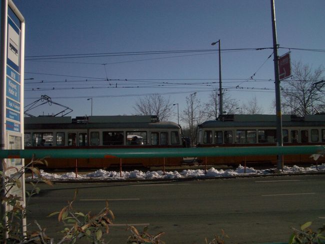 ホテルの前を通っていたトラム。