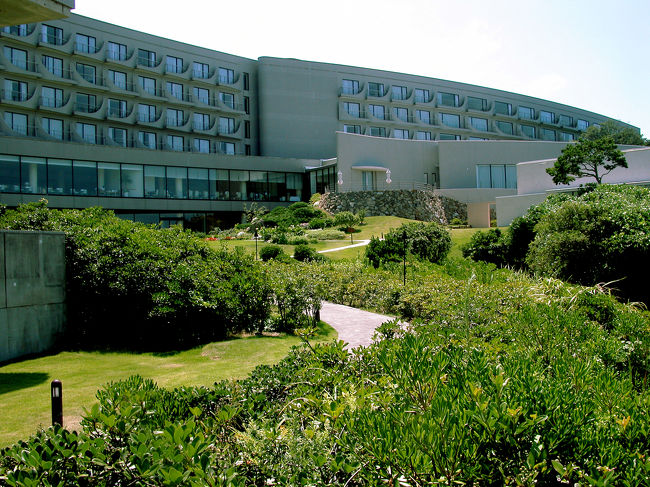 泊まったホテルの全景です。<br />タラソテラピーを体験しましたがなかなか極楽気分でした。