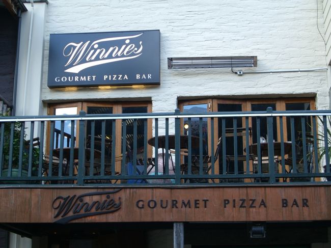 「Winnies」は映画の撮影時イライジャがよく通っていたとか…。