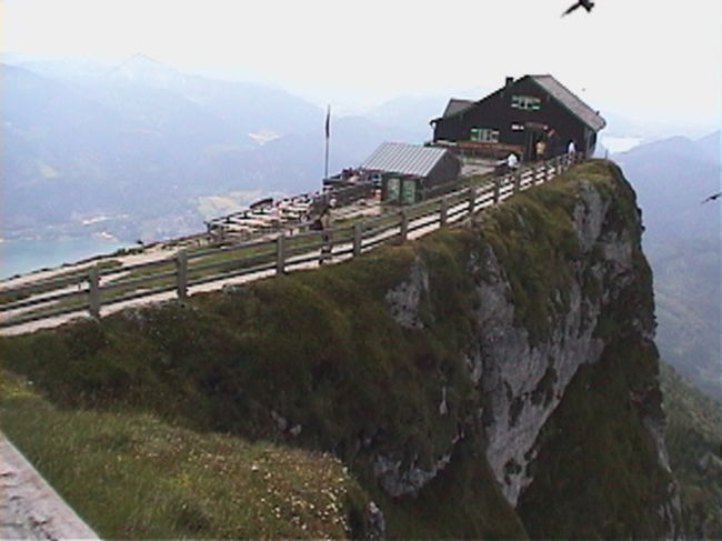 切り立った崖の景色は絶景です。