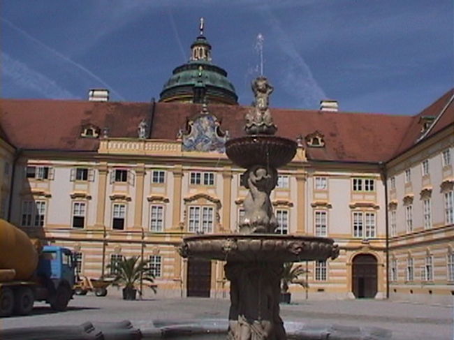 メルク修道院の中庭