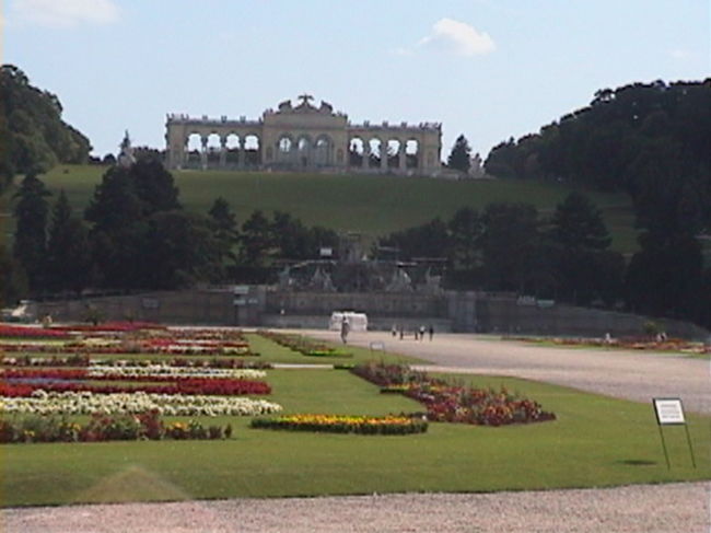 ハプスブルク家の夏の離宮であるシェーンブルン宮殿