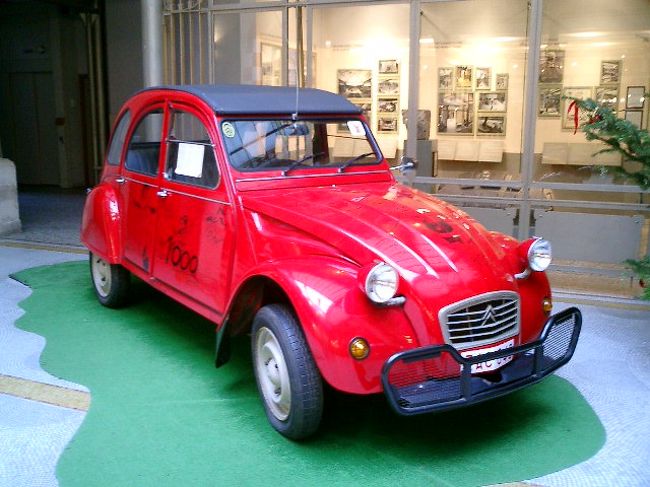 ベルギー漫画センター内に置いてあった車<br /><br />タンタンの絵が描かれていたような･･･