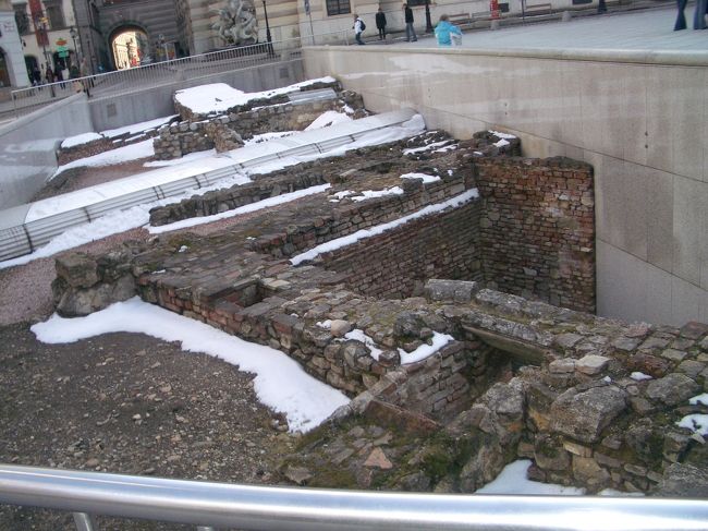 ミヒャエル広場で見た遺跡？でしょうか。