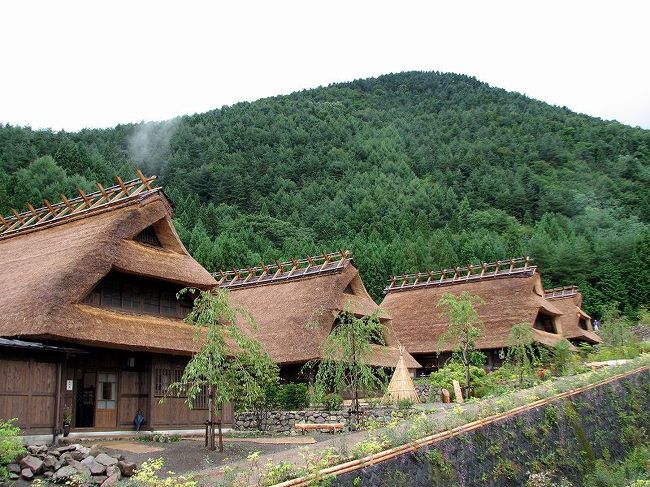 煙ではありません、<br />　　　雨があがり<br />立ち上るガスです。<br />