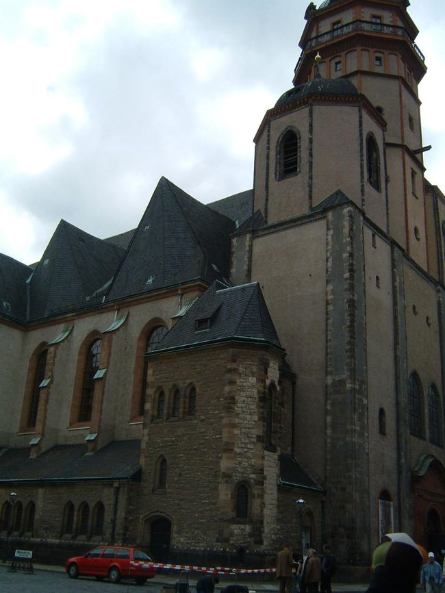 東ドイツ時代、この教会で東西ドイツ統一のための活動が行われていたそうです。今ではひっそり大変静かな雰囲気でした。